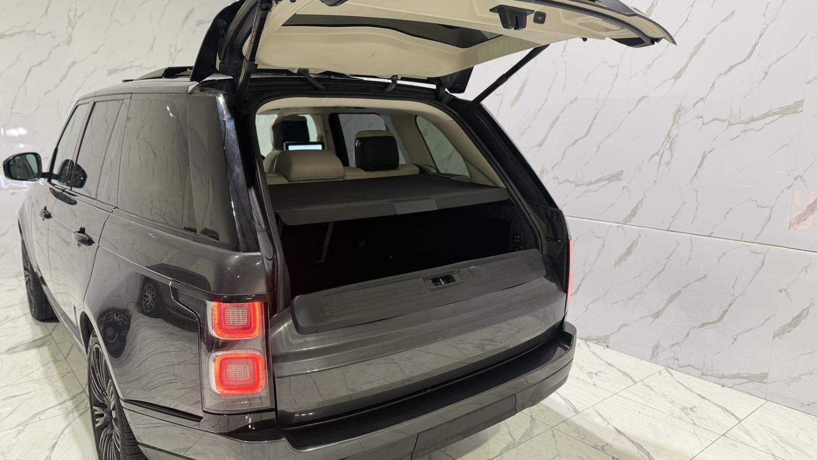 Land Rover Range Rover 3.0 P400 MHEV Vogue SE SUV 5dr Petrol Auto 4WD Euro 6 (s/s) (400 ps)