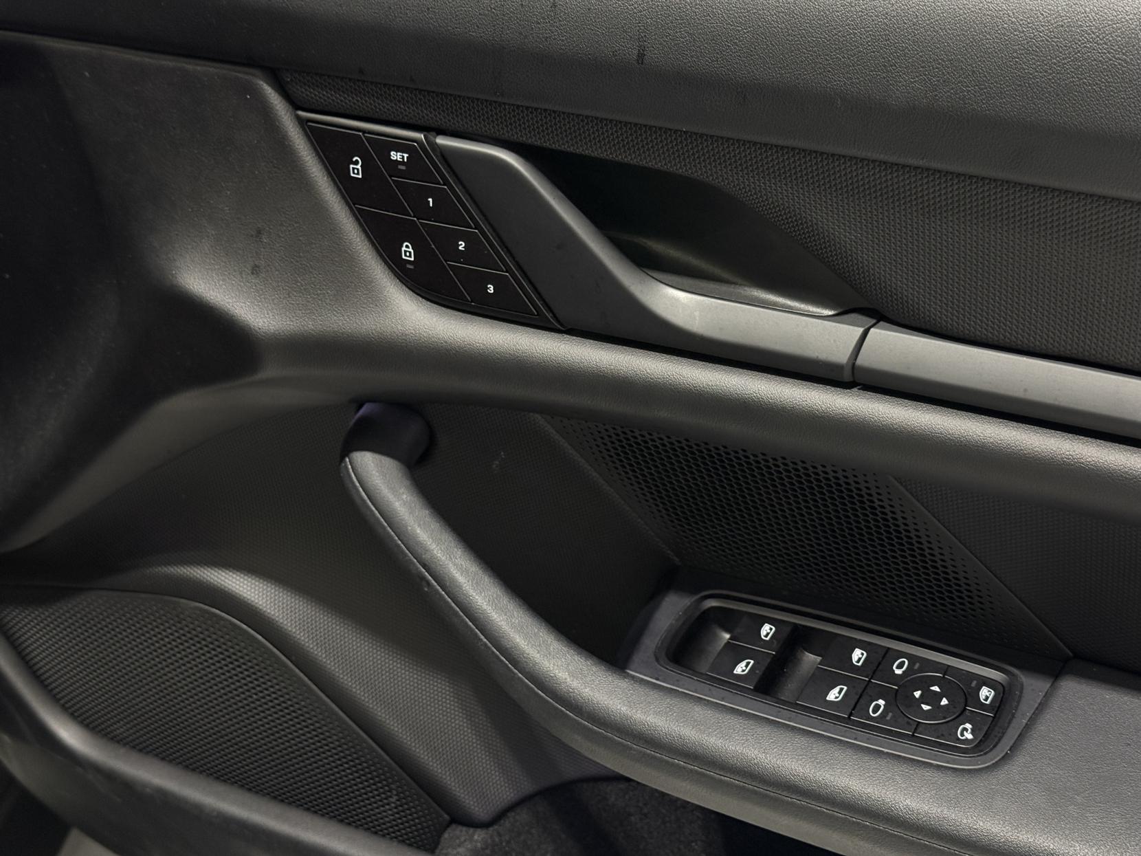 Porsche Taycan Performance Plus 93.4kWh Auto RWD 4dr (11kW Charger)