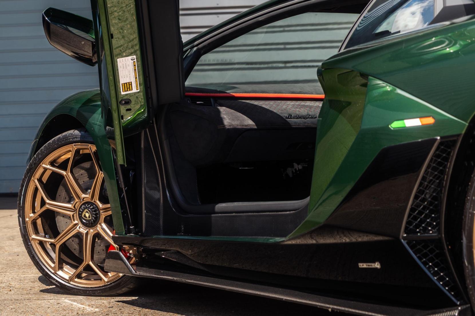Lamborghini Aventador 6.5 V12 LP 780-4 Ultimae ISR 4WD Euro 6 2dr