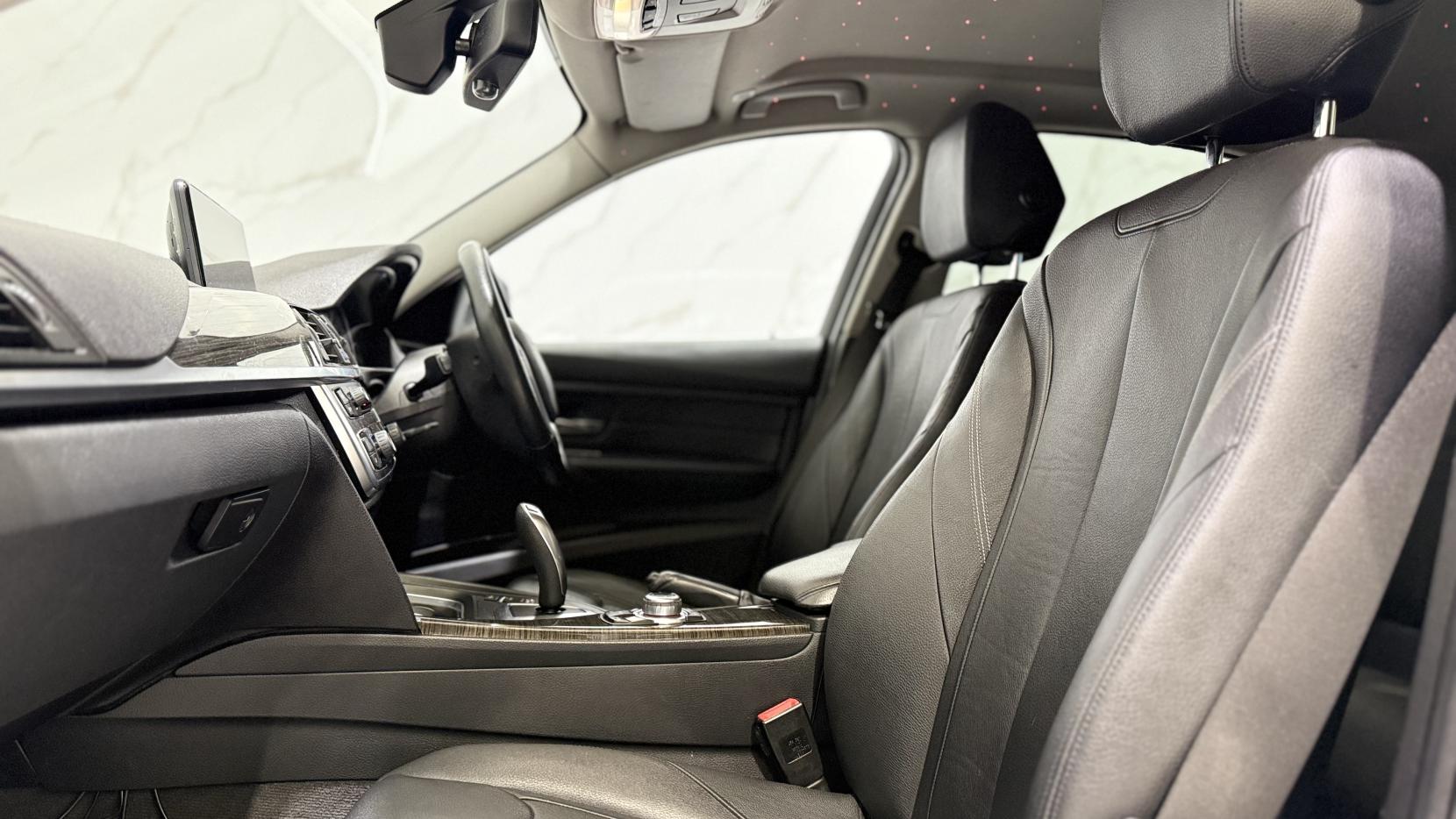 BMW 3 Series 2.0 328i Luxury Saloon 4dr Petrol Auto Euro 5 (s/s) (245 ps)