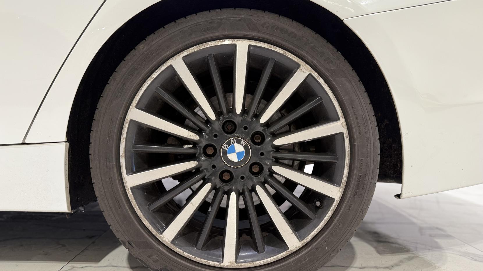 BMW 3 Series 2.0 328i Luxury Saloon 4dr Petrol Auto Euro 5 (s/s) (245 ps)