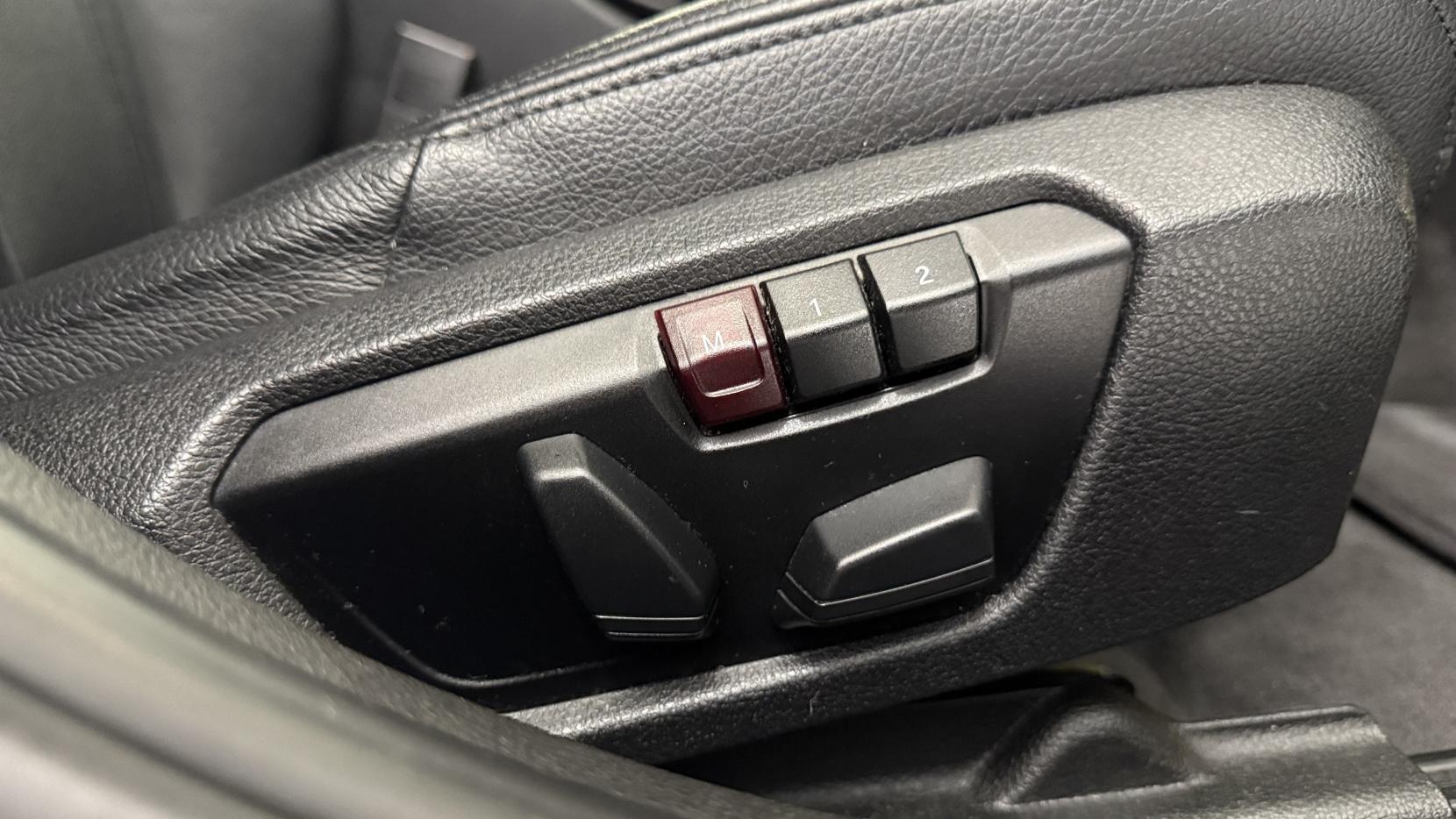 BMW 3 Series 2.0 328i Luxury Saloon 4dr Petrol Auto Euro 5 (s/s) (245 ps)