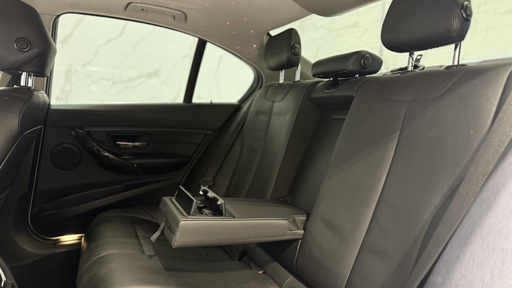 BMW 3 Series 2.0 328i Luxury Saloon 4dr Petrol Auto Euro 5 (s/s) (245 ps)