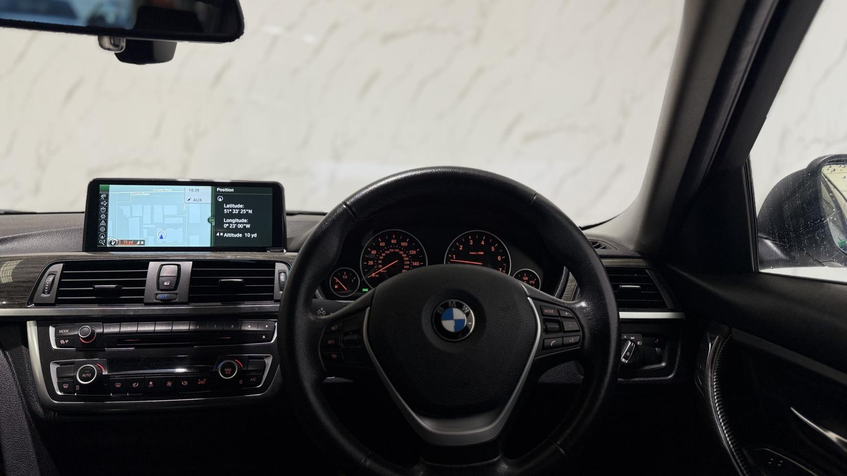 BMW 3 Series 2.0 328i Luxury Saloon 4dr Petrol Auto Euro 5 (s/s) (245 ps)