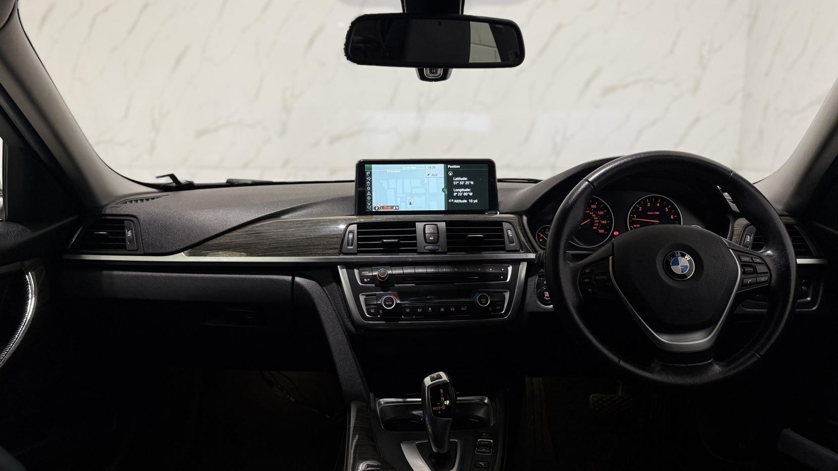 BMW 3 Series 2.0 328i Luxury Saloon 4dr Petrol Auto Euro 5 (s/s) (245 ps)