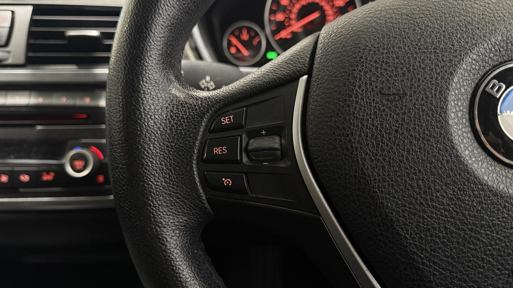 BMW 3 Series 2.0 328i Luxury Saloon 4dr Petrol Auto Euro 5 (s/s) (245 ps)