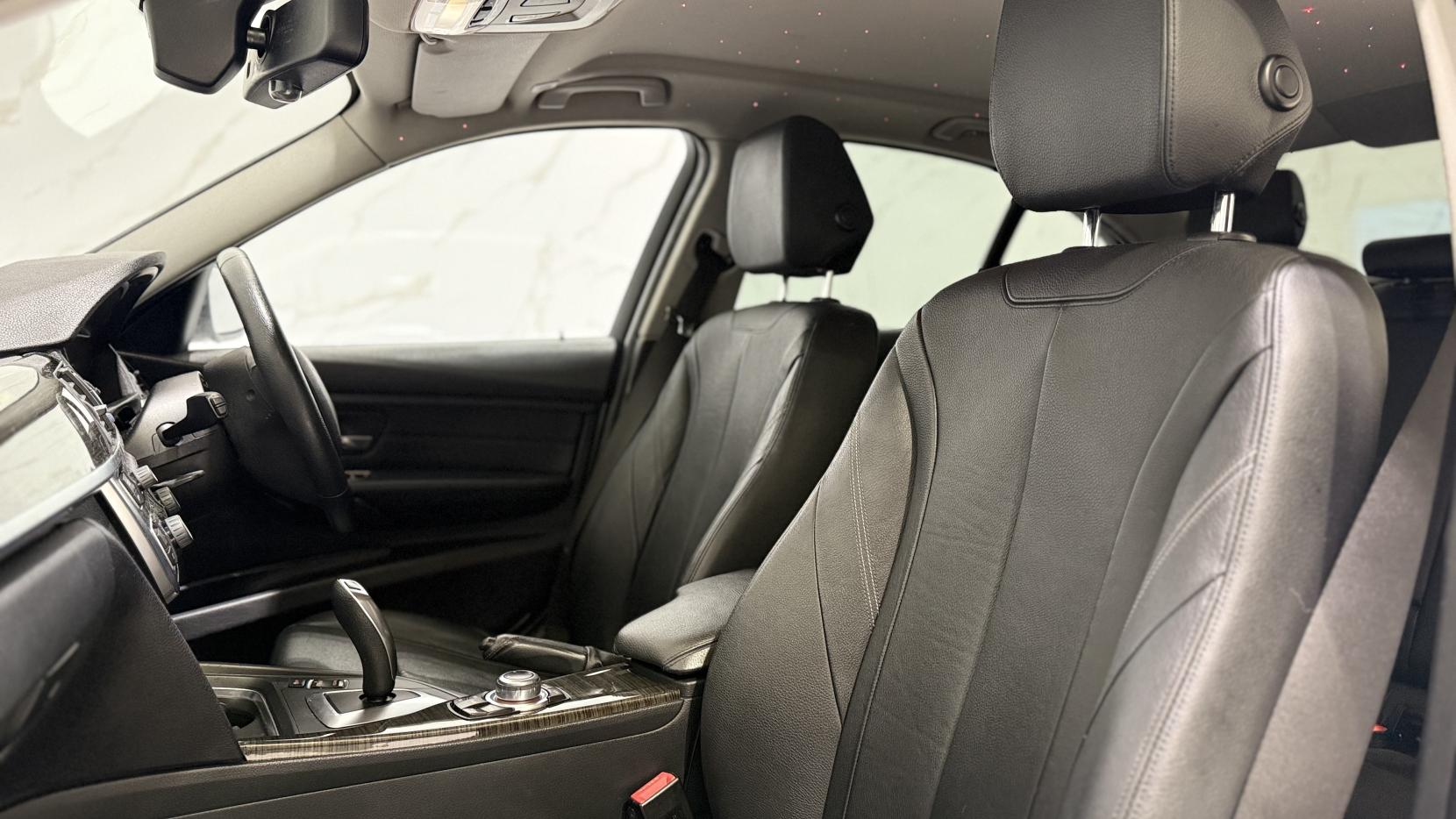 BMW 3 Series 2.0 328i Luxury Saloon 4dr Petrol Auto Euro 5 (s/s) (245 ps)