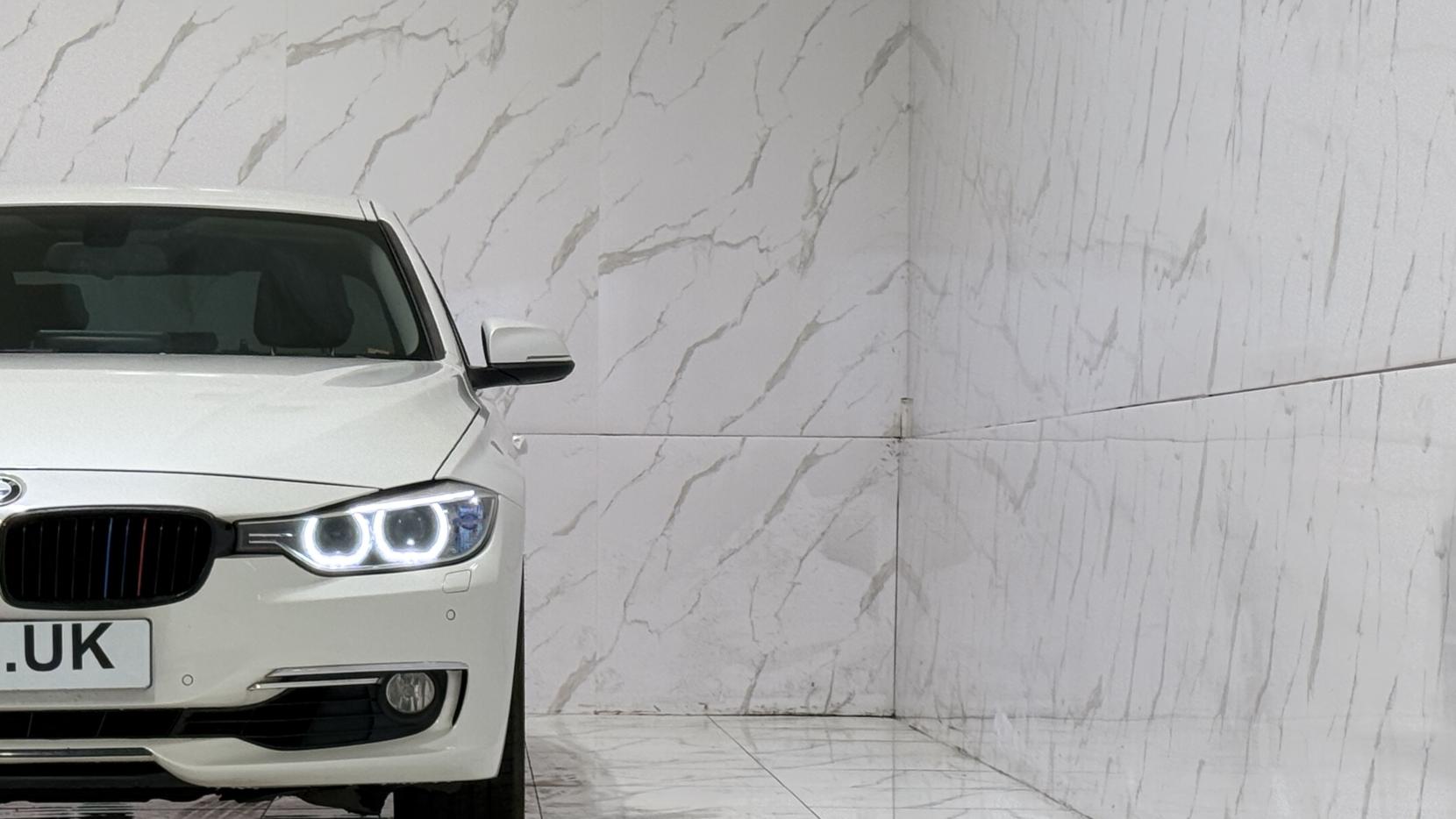 BMW 3 Series 2.0 328i Luxury Saloon 4dr Petrol Auto Euro 5 (s/s) (245 ps)