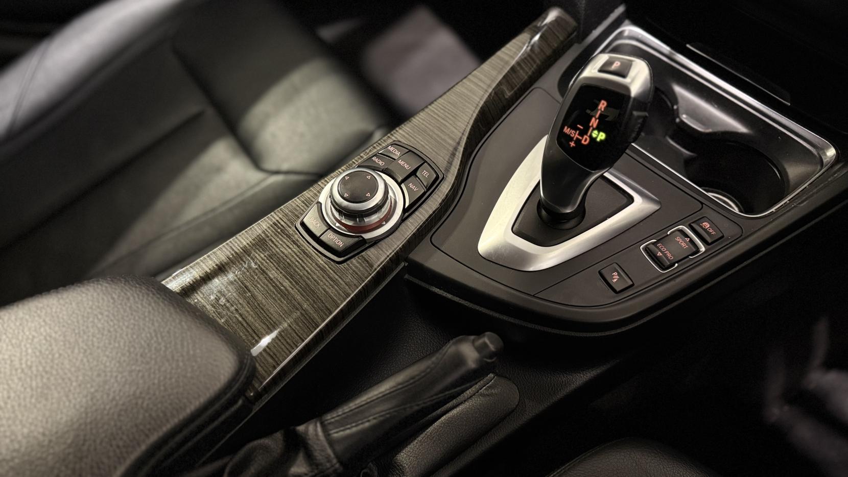 BMW 3 Series 2.0 328i Luxury Saloon 4dr Petrol Auto Euro 5 (s/s) (245 ps)