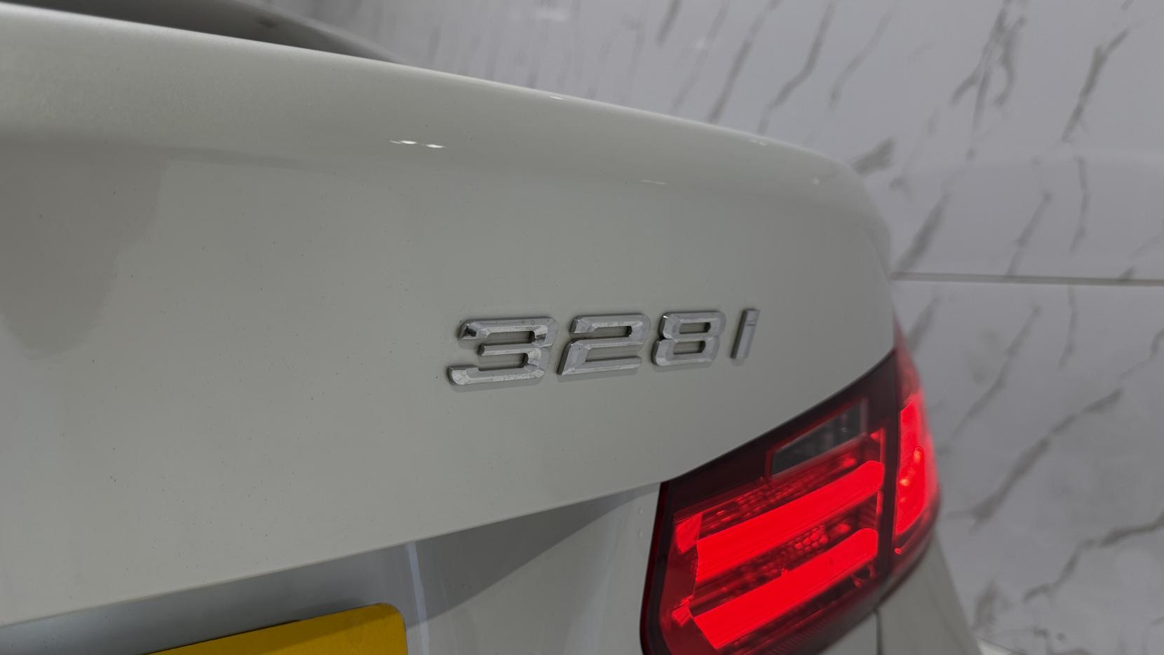 BMW 3 Series 2.0 328i Luxury Saloon 4dr Petrol Auto Euro 5 (s/s) (245 ps)