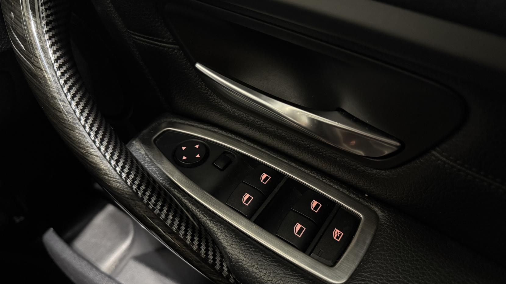 BMW 3 Series 2.0 328i Luxury Saloon 4dr Petrol Auto Euro 5 (s/s) (245 ps)