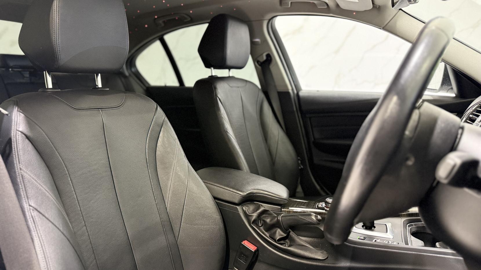 BMW 3 Series 2.0 328i Luxury Saloon 4dr Petrol Auto Euro 5 (s/s) (245 ps)