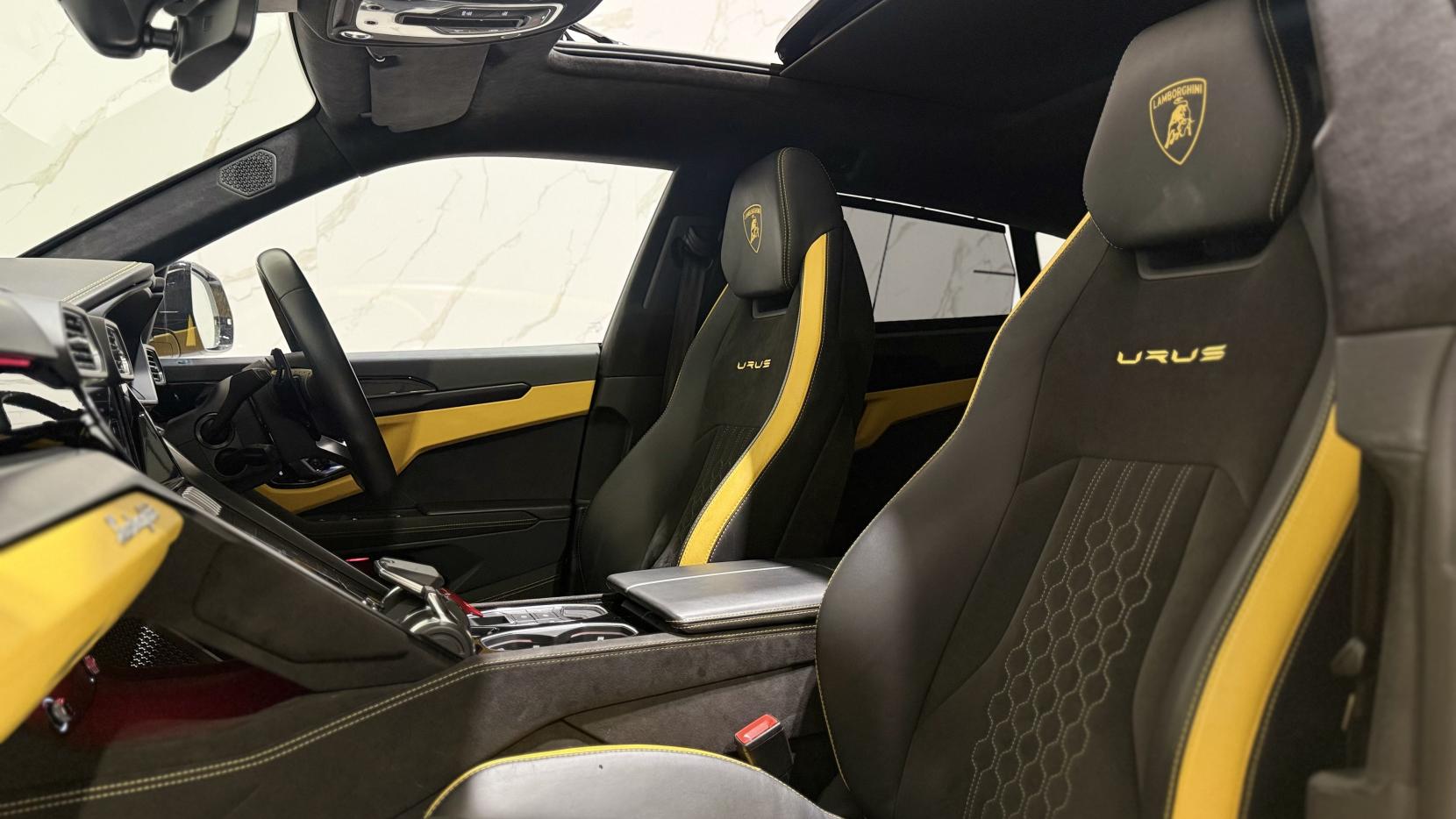 Lamborghini Urus 4.0 V8 BiTurbo S SUV 5dr Petrol Auto 4WD Euro 6 (666 ps)