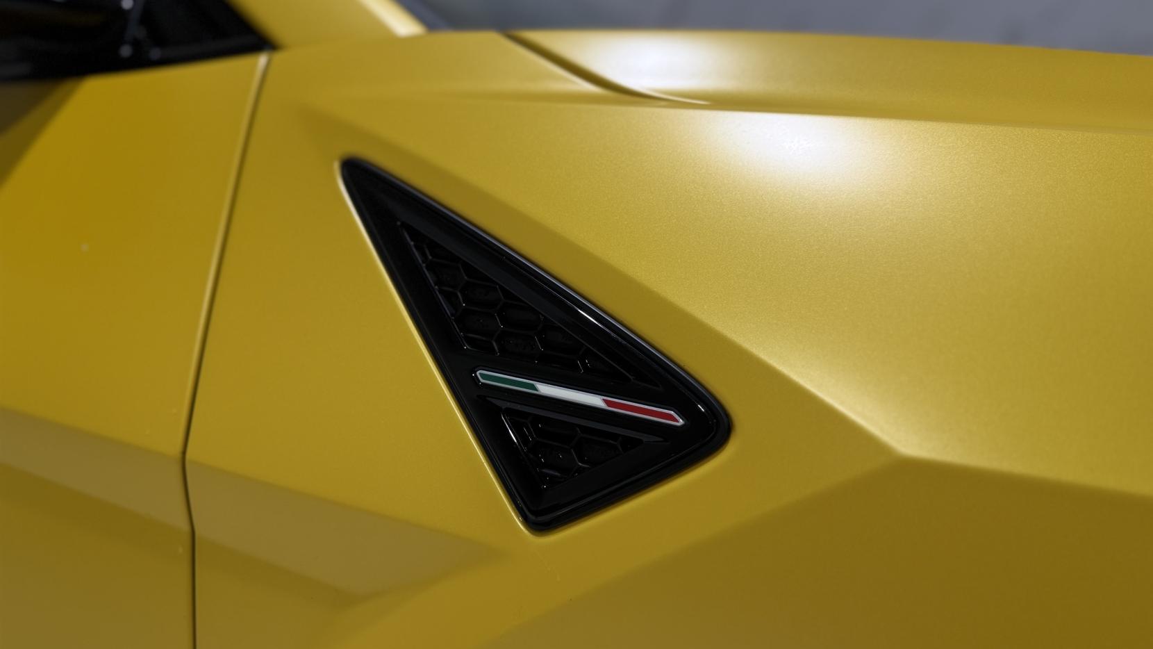 Lamborghini Urus 4.0 V8 BiTurbo S SUV 5dr Petrol Auto 4WD Euro 6 (666 ps)