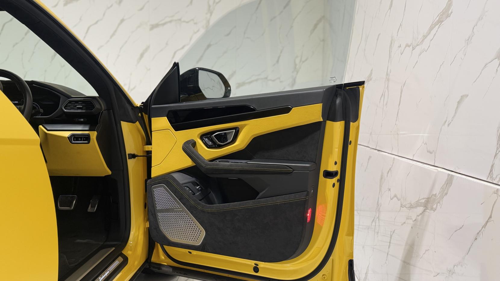 Lamborghini Urus 4.0 V8 BiTurbo S SUV 5dr Petrol Auto 4WD Euro 6 (666 ps)