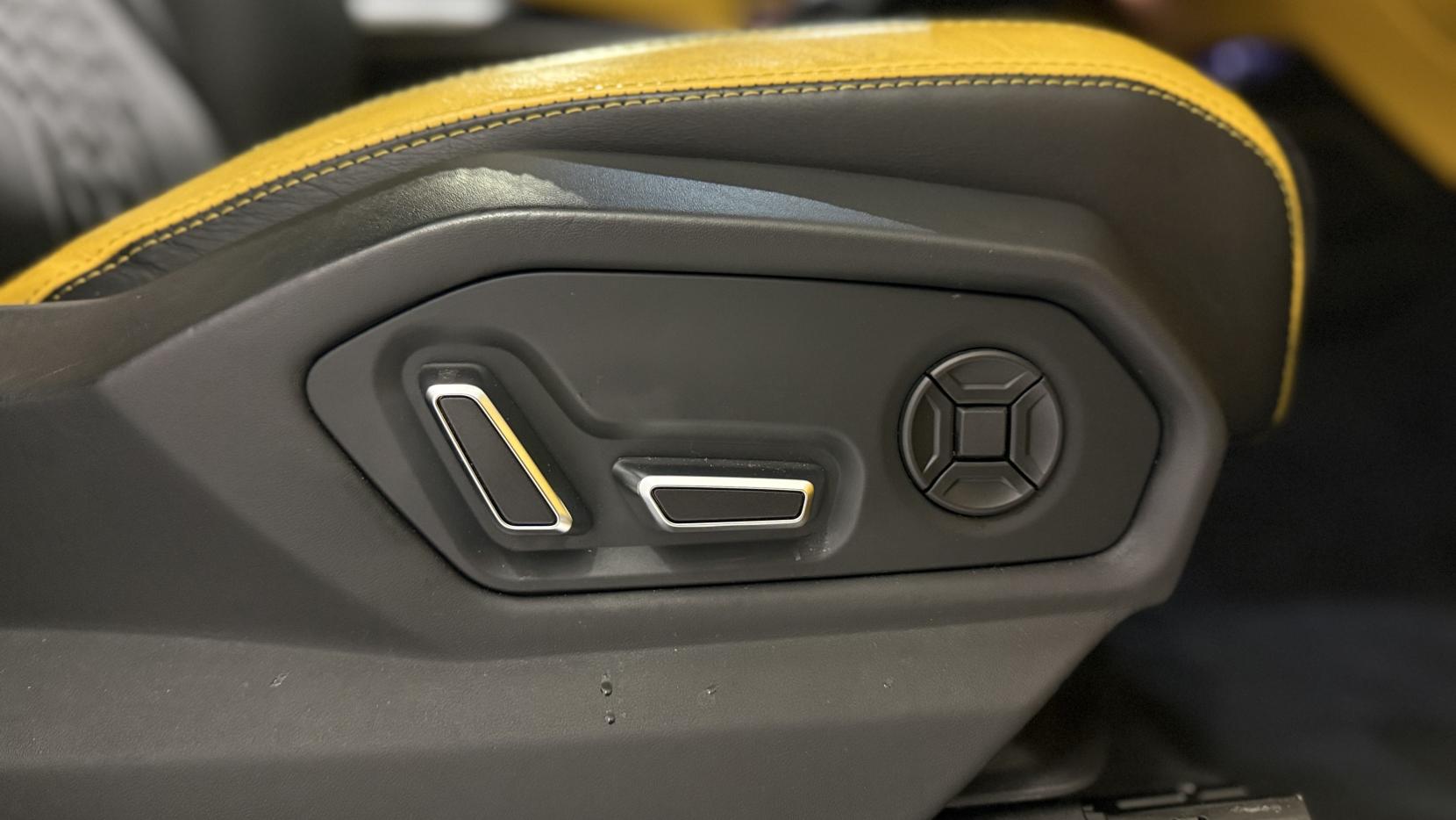 Lamborghini Urus 4.0 V8 BiTurbo S SUV 5dr Petrol Auto 4WD Euro 6 (666 ps)