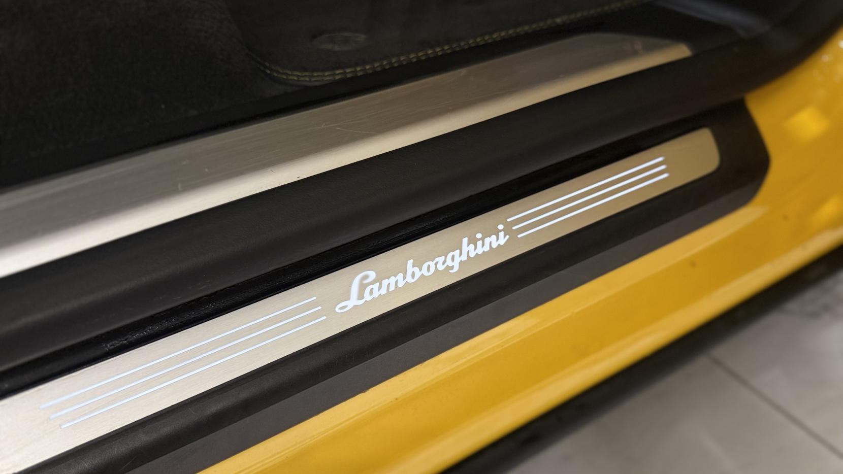 Lamborghini Urus 4.0 V8 BiTurbo S SUV 5dr Petrol Auto 4WD Euro 6 (666 ps)