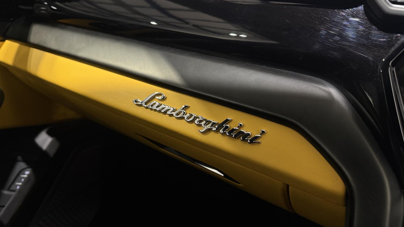 Lamborghini Urus 4.0 V8 BiTurbo S SUV 5dr Petrol Auto 4WD Euro 6 (666 ps)