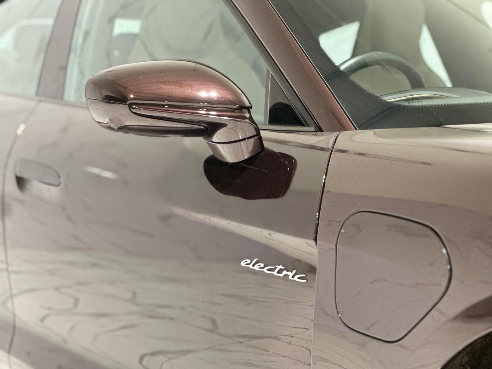Porsche Taycan Performance Plus 93.4kWh Auto RWD 4dr (11kW Charger)