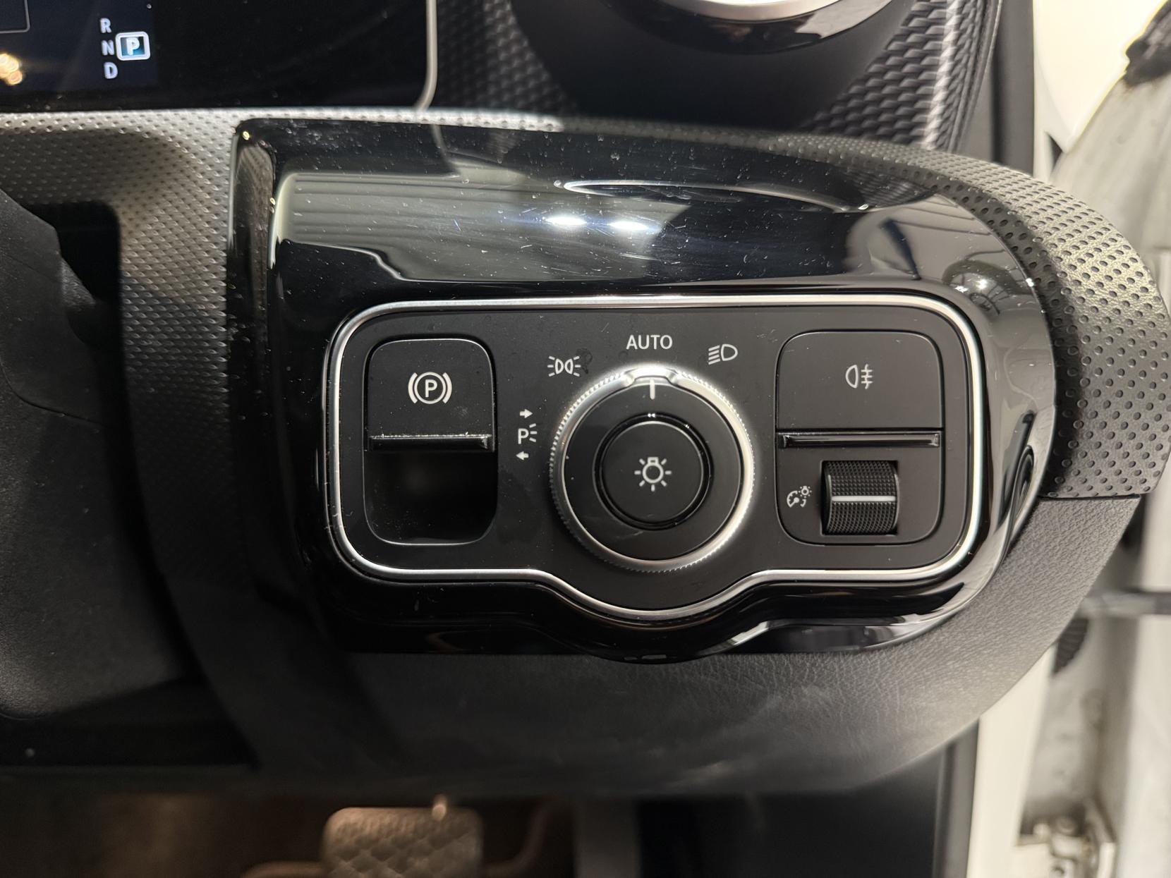 Mercedes-Benz A Class 1.3 A180 Sport (Executive) Hatchback 5dr Petrol 7G-DCT Euro 6 (s/s) (136 ps)