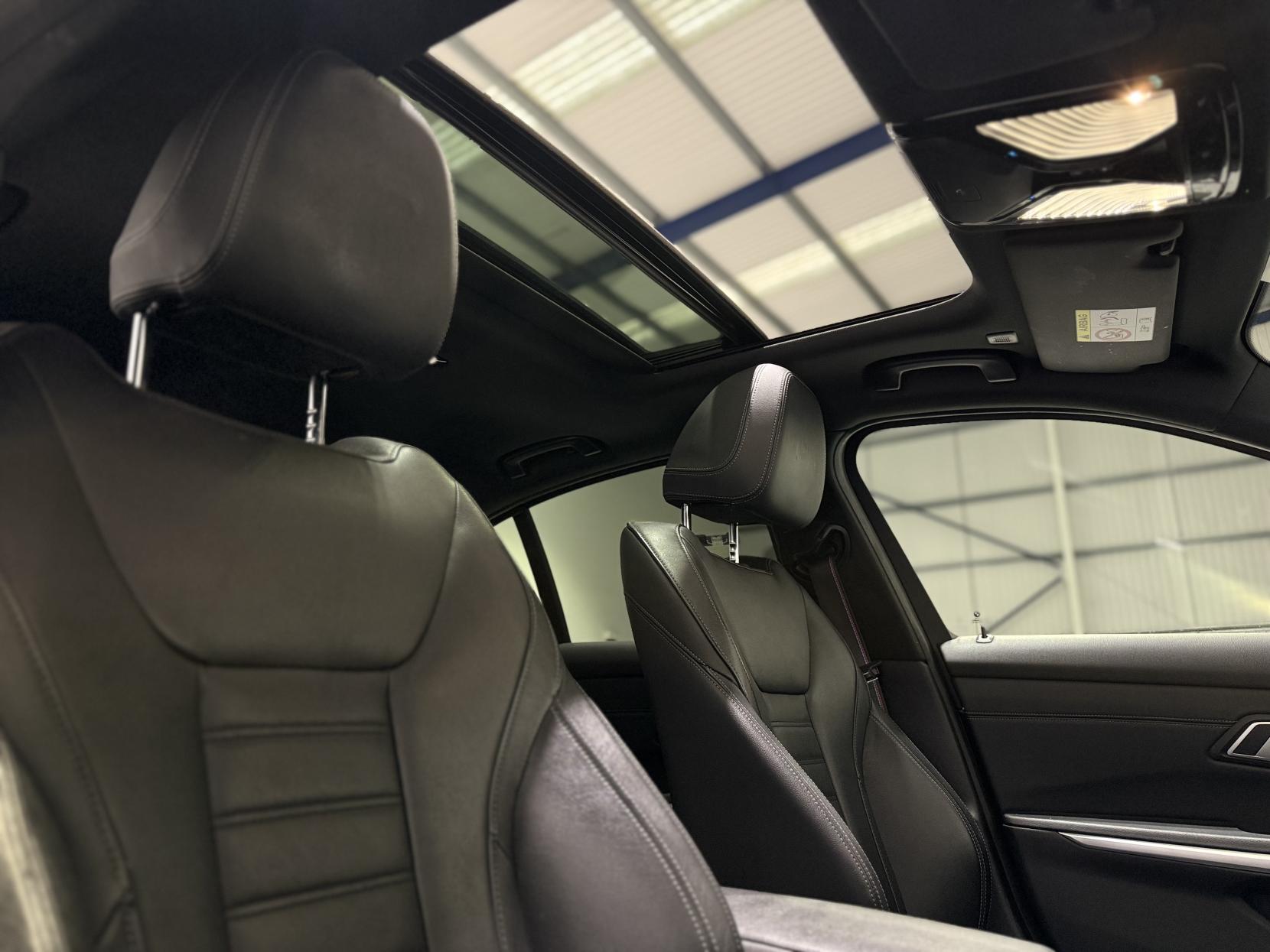 BMW 3 Series 2.0 330e 12kWh M Sport Saloon 4dr Petrol Plug-in Hybrid Auto Euro 6 (s/s) (292 ps)