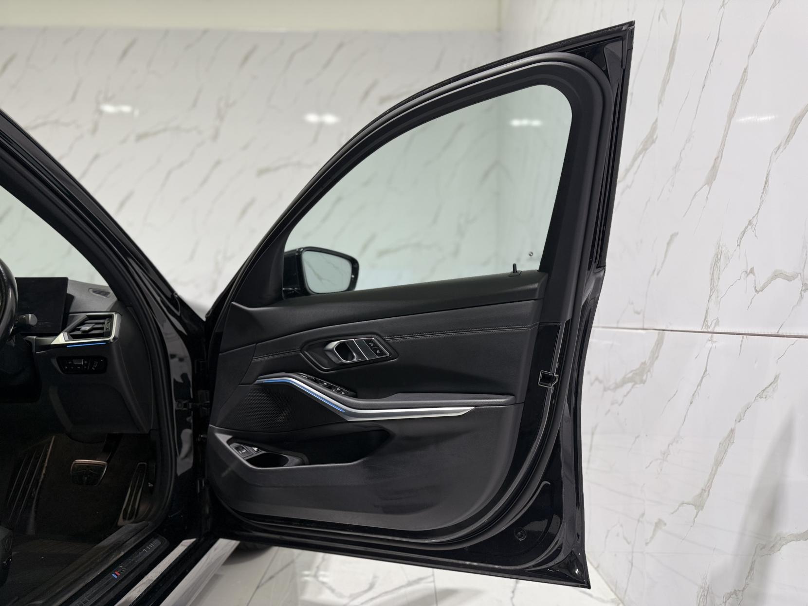 BMW 3 Series 2.0 330e 12kWh M Sport Saloon 4dr Petrol Plug-in Hybrid Auto Euro 6 (s/s) (292 ps)