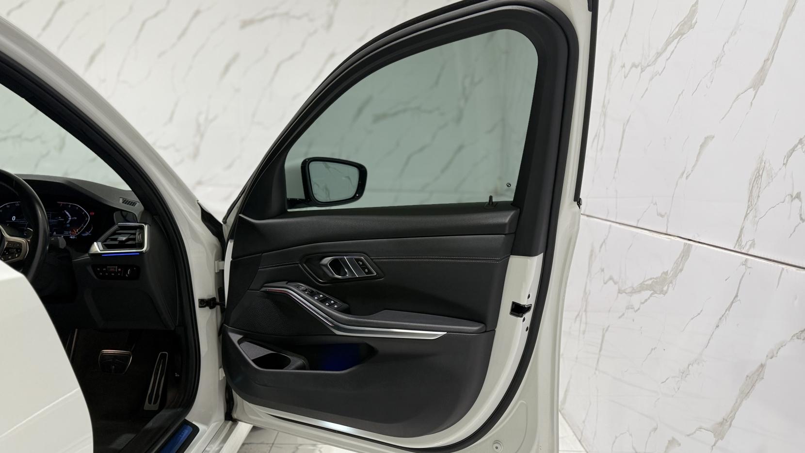 BMW 3 Series 2.0 320i M Sport Saloon 4dr Petrol Auto Euro 6 (s/s) (184 ps)