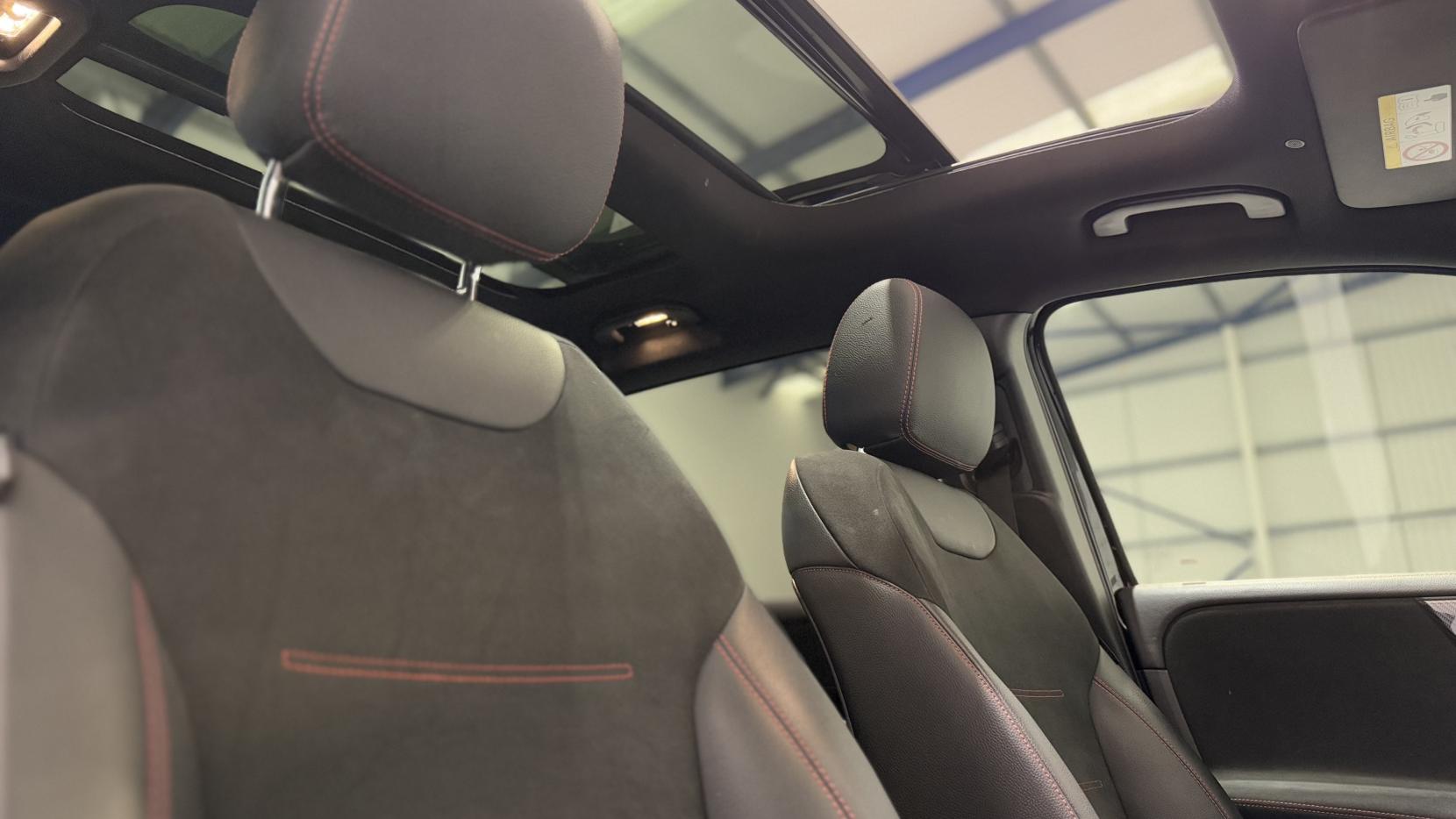 Mercedes-Benz GLB 1.3 GLB200 AMG Line Night Edition (Premium Plus) SUV 5dr Petrol 7G-DCT Euro 6 (s/s) (163 ps)