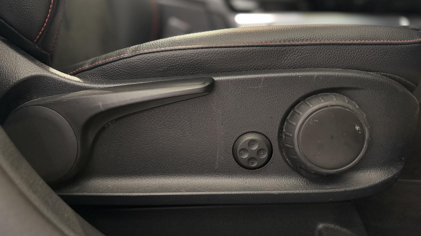 Mercedes-Benz GLB 1.3 GLB200 AMG Line Night Edition (Premium Plus) SUV 5dr Petrol 7G-DCT Euro 6 (s/s) (163 ps)