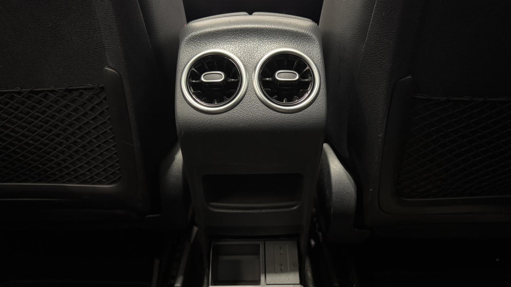 Mercedes-Benz GLB 1.3 GLB200 AMG Line Night Edition (Premium Plus) SUV 5dr Petrol 7G-DCT Euro 6 (s/s) (163 ps)