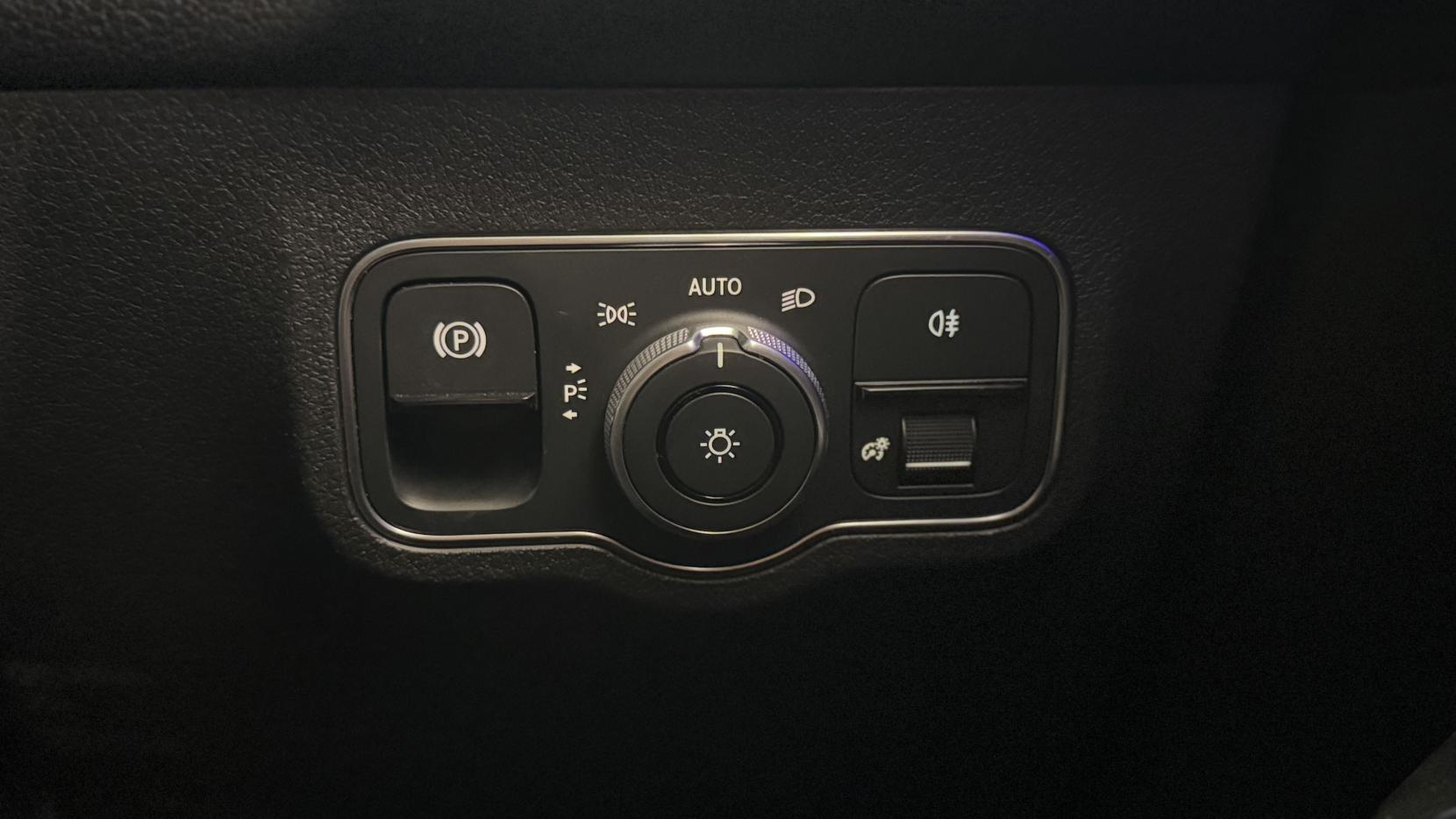 Mercedes-Benz GLB 1.3 GLB200 AMG Line Night Edition (Premium Plus) SUV 5dr Petrol 7G-DCT Euro 6 (s/s) (163 ps)