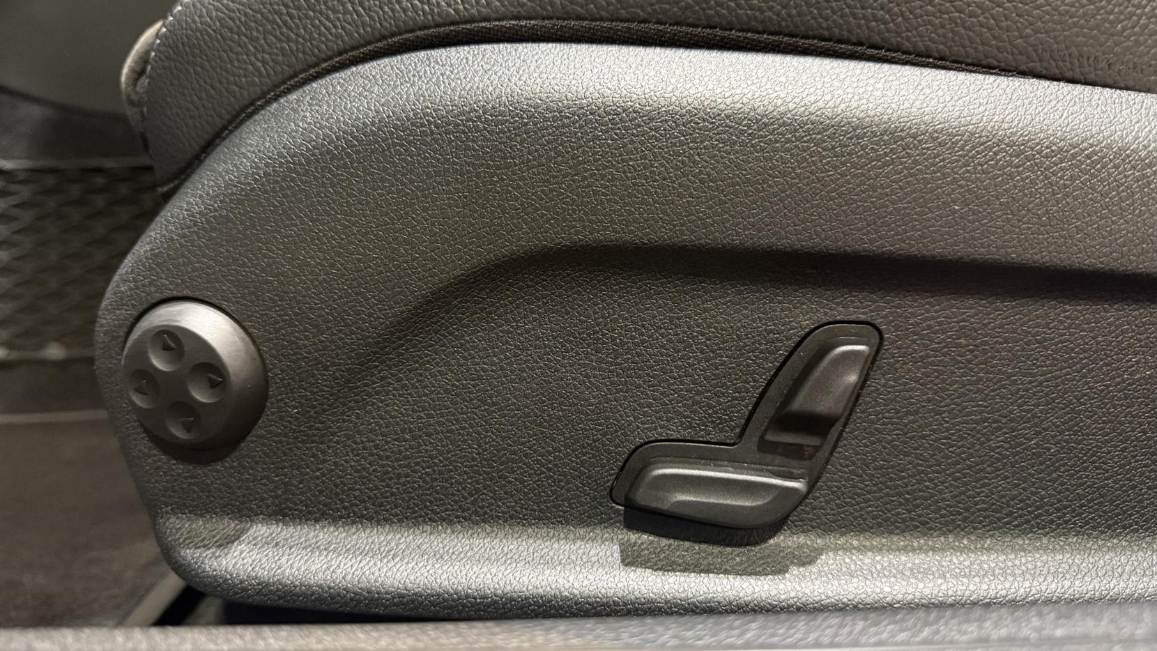 Mercedes-Benz C Class 2.0 C300 AMG Line (Premium) Cabriolet 2dr Petrol G-Tronic+ Euro 6 (s/s) (258 ps)