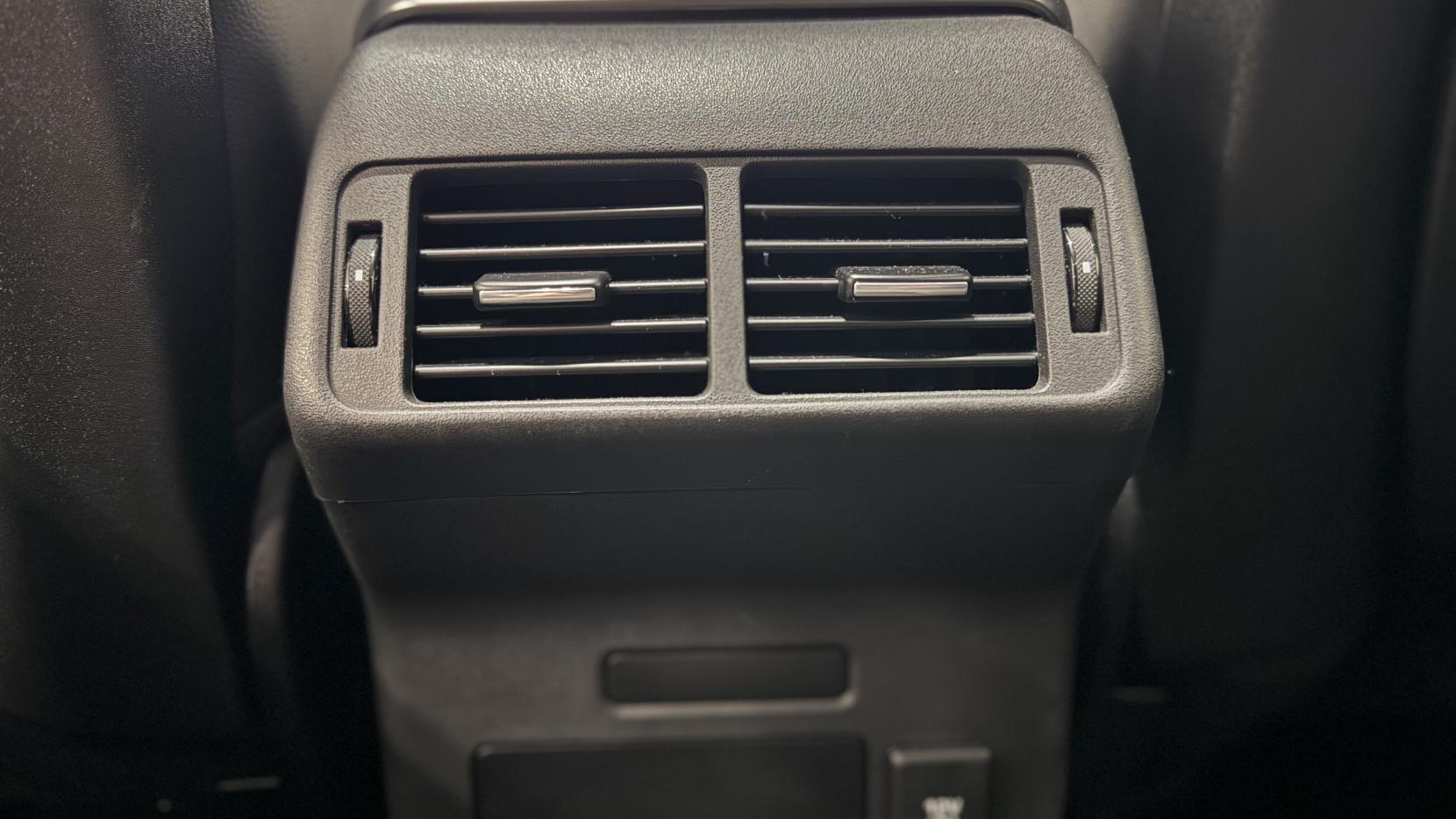 Land Rover Range Rover Velar 2.0 P300 GPF R-Dynamic SE SUV 5dr Petrol Auto 4WD Euro 6 (s/s) (300 ps)