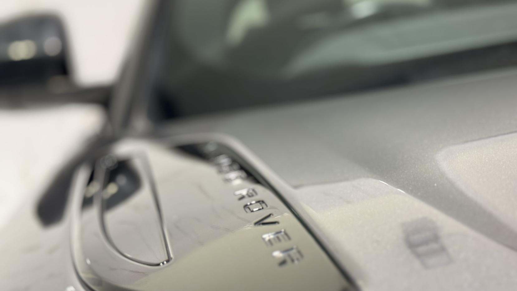 Land Rover Range Rover Velar 2.0 P300 GPF R-Dynamic SE SUV 5dr Petrol Auto 4WD Euro 6 (s/s) (300 ps)