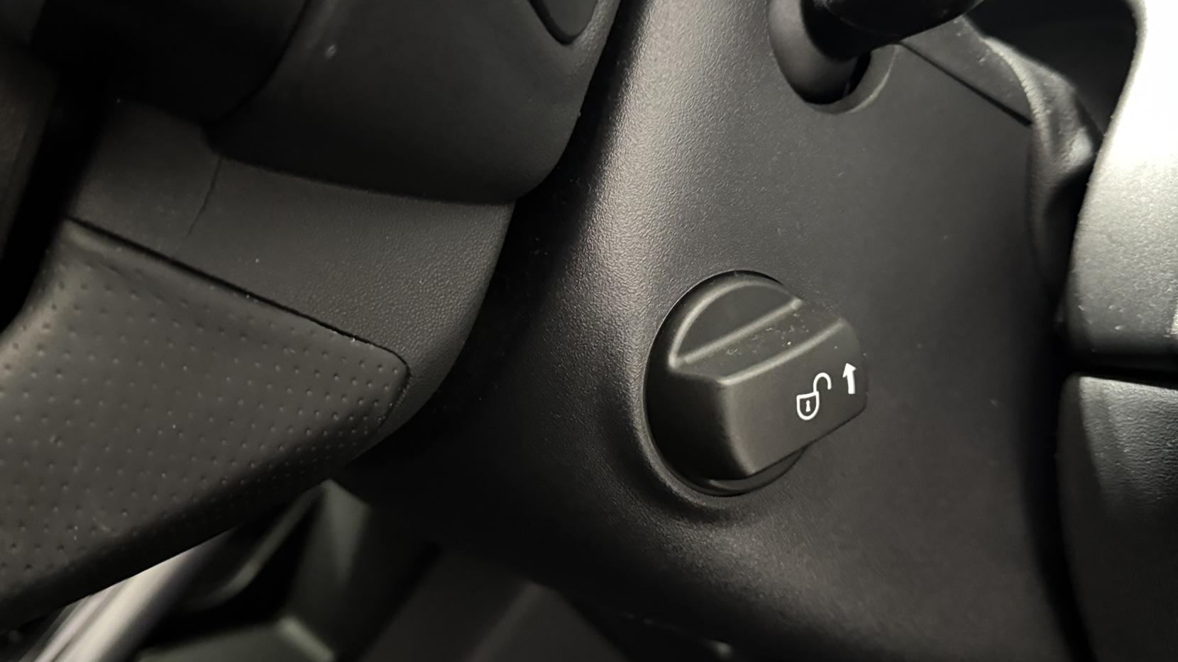 Land Rover Range Rover Velar 2.0 P300 GPF R-Dynamic SE SUV 5dr Petrol Auto 4WD Euro 6 (s/s) (300 ps)