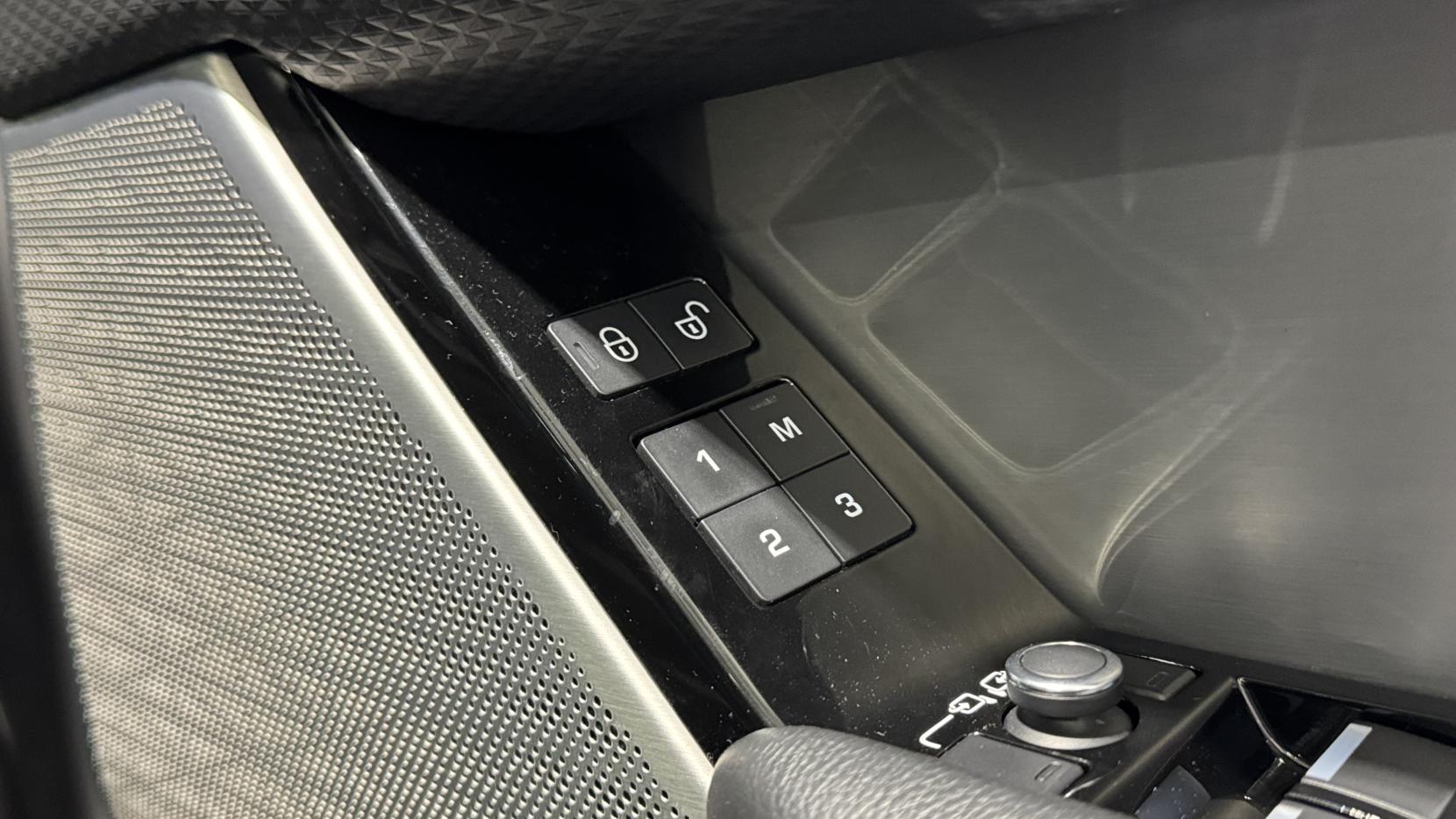 Land Rover Range Rover Velar 2.0 P300 GPF R-Dynamic SE SUV 5dr Petrol Auto 4WD Euro 6 (s/s) (300 ps)