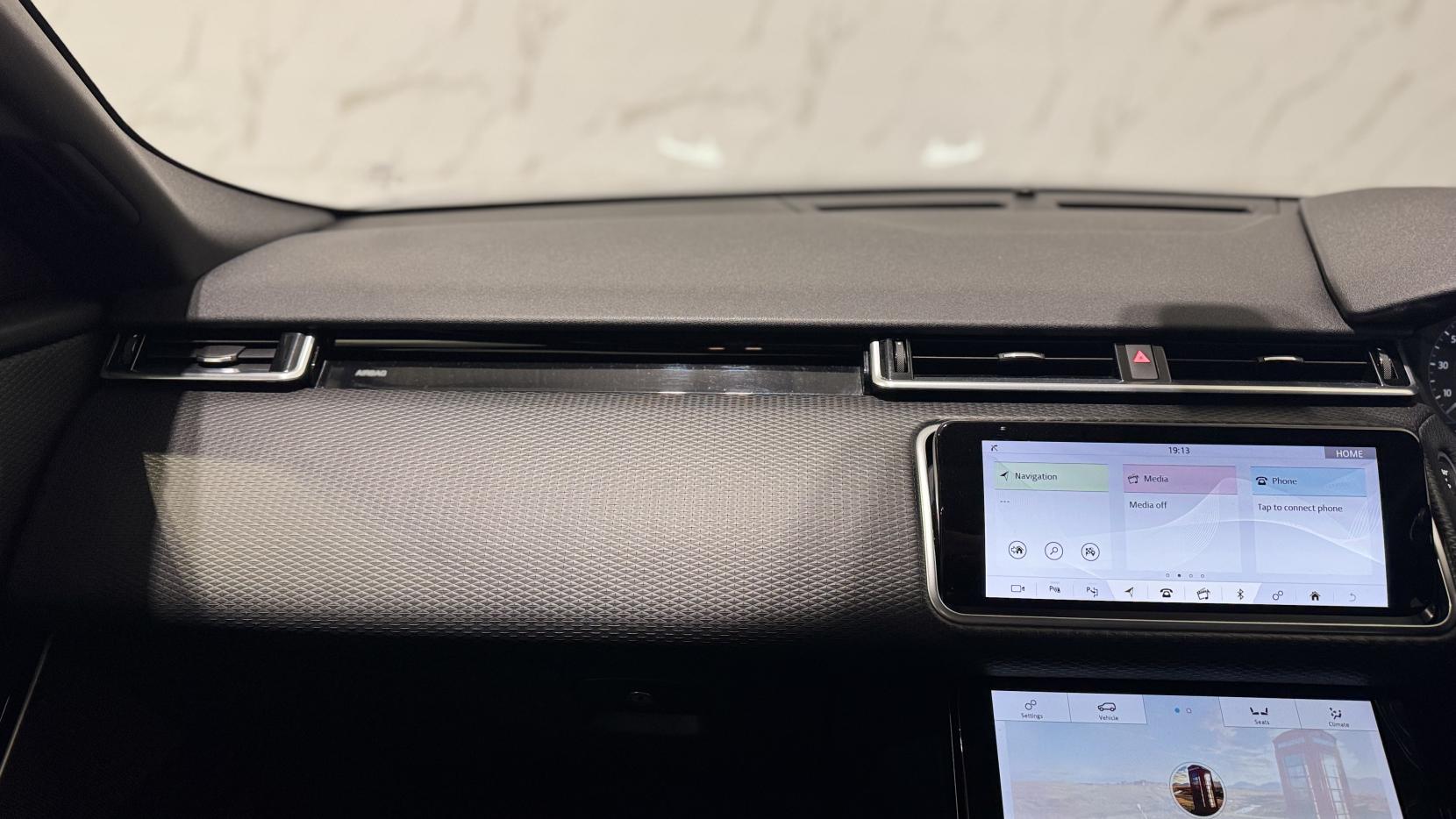 Land Rover Range Rover Velar 2.0 P300 GPF R-Dynamic SE SUV 5dr Petrol Auto 4WD Euro 6 (s/s) (300 ps)