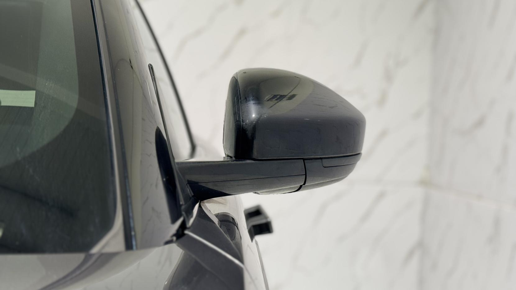 Land Rover Range Rover Velar 2.0 P300 GPF R-Dynamic SE SUV 5dr Petrol Auto 4WD Euro 6 (s/s) (300 ps)