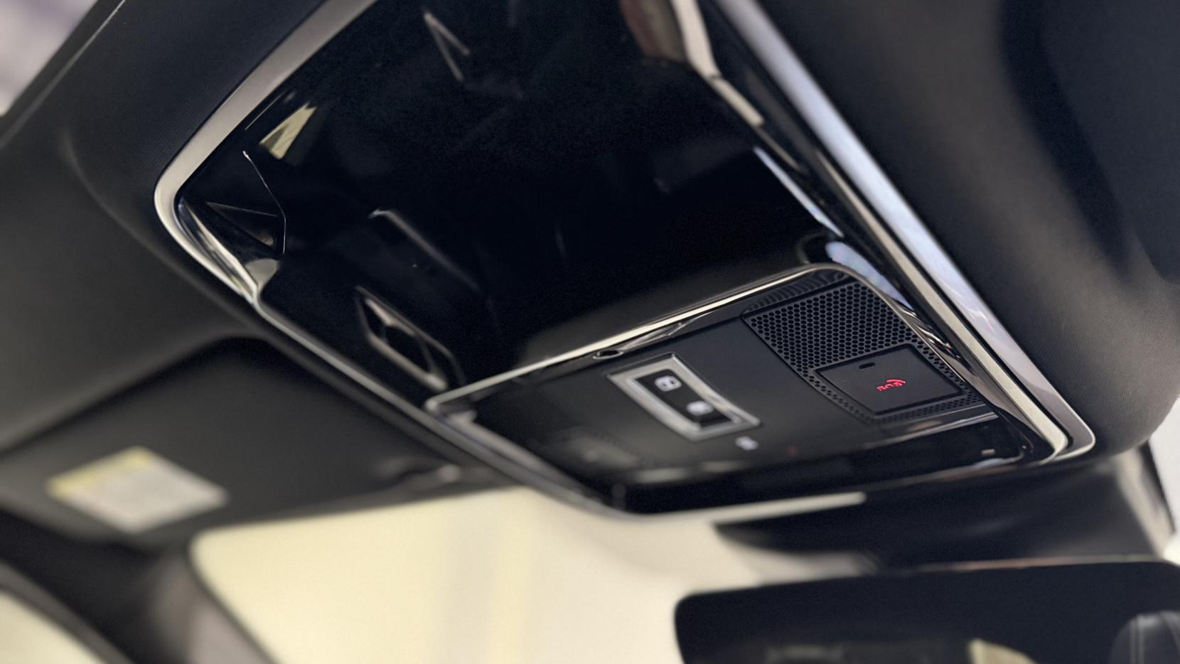 Land Rover Range Rover Velar 2.0 P300 GPF R-Dynamic SE SUV 5dr Petrol Auto 4WD Euro 6 (s/s) (300 ps)