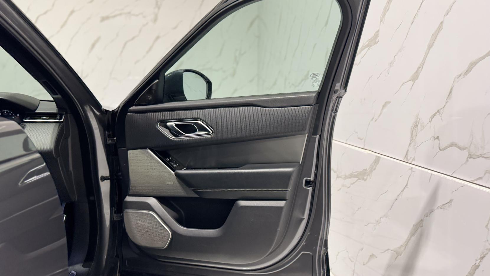 Land Rover Range Rover Velar 2.0 P300 GPF R-Dynamic SE SUV 5dr Petrol Auto 4WD Euro 6 (s/s) (300 ps)