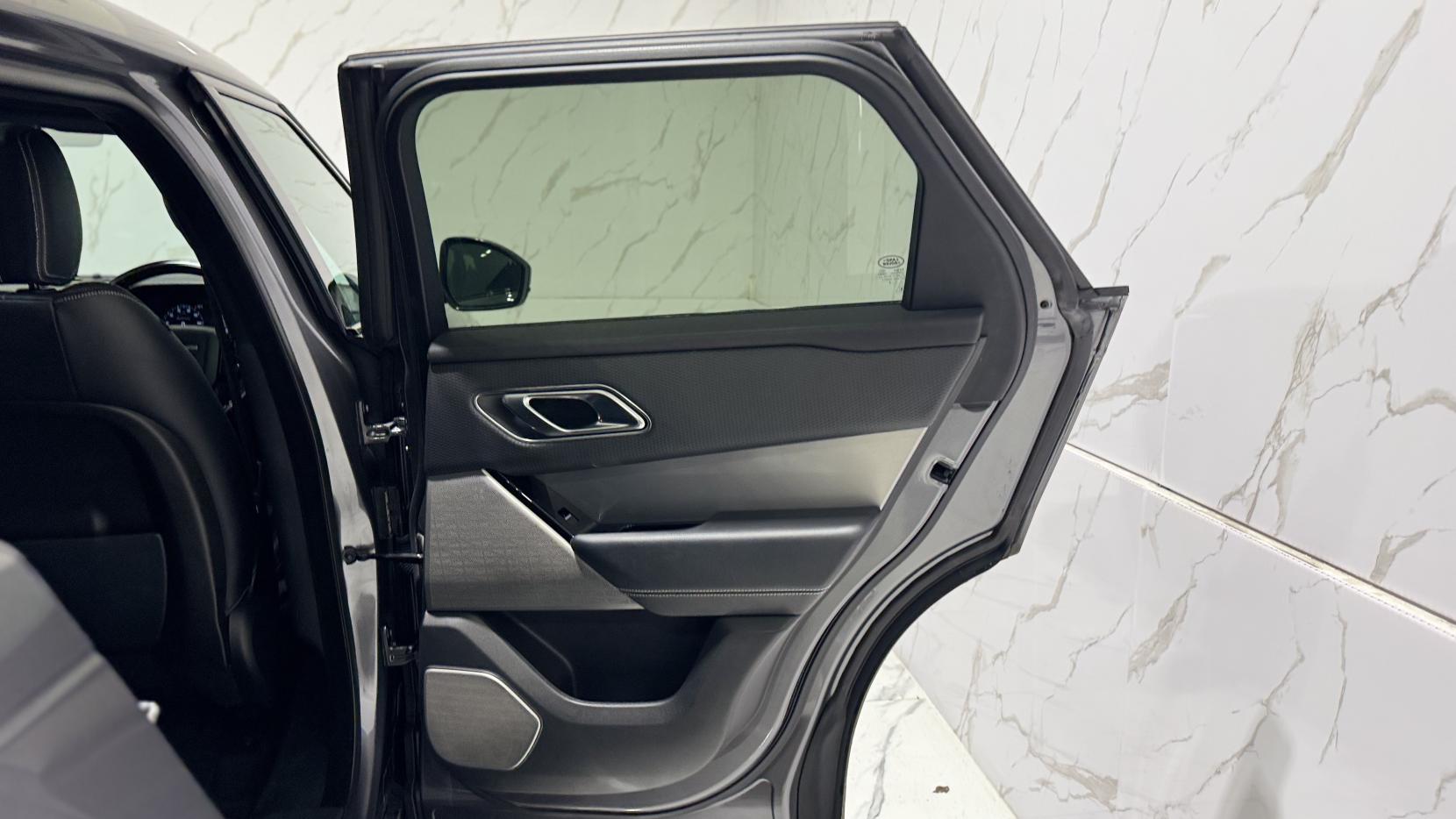 Land Rover Range Rover Velar 2.0 P300 GPF R-Dynamic SE SUV 5dr Petrol Auto 4WD Euro 6 (s/s) (300 ps)