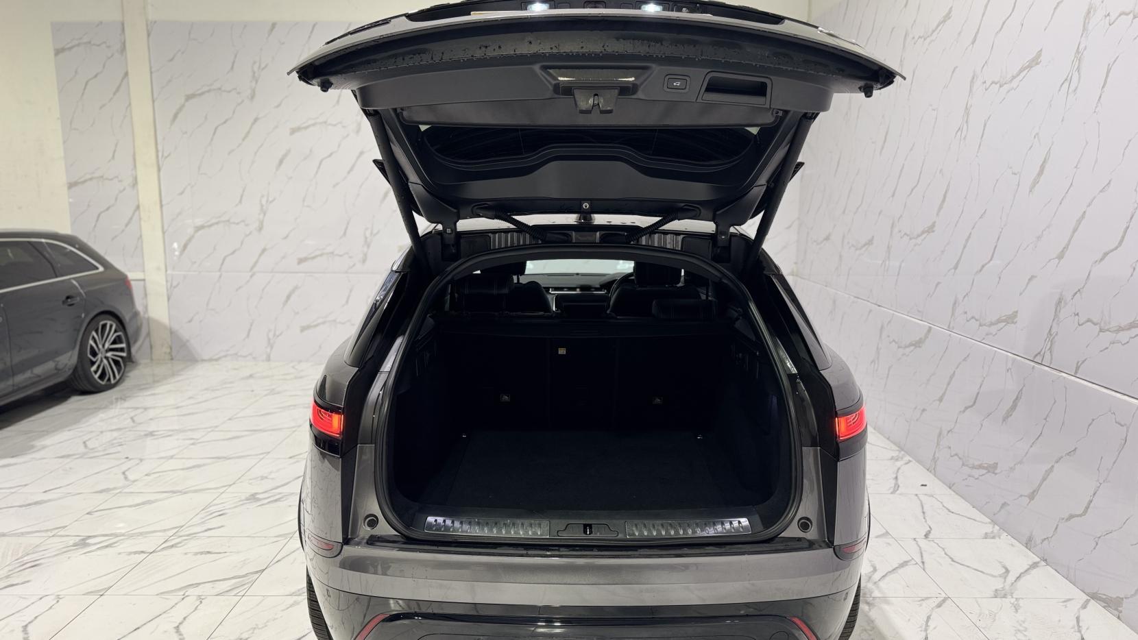 Land Rover Range Rover Velar 2.0 P300 GPF R-Dynamic SE SUV 5dr Petrol Auto 4WD Euro 6 (s/s) (300 ps)