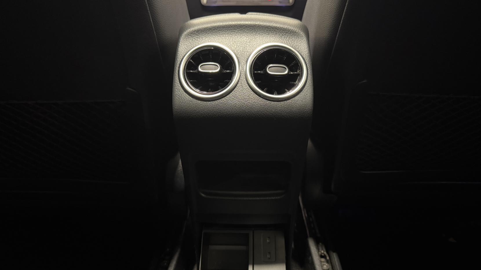 Mercedes-Benz GLB 1.3 GLB200 AMG Line Night Edition (Premium Plus) SUV 5dr Petrol 7G-DCT Euro 6 (s/s) (163 ps)