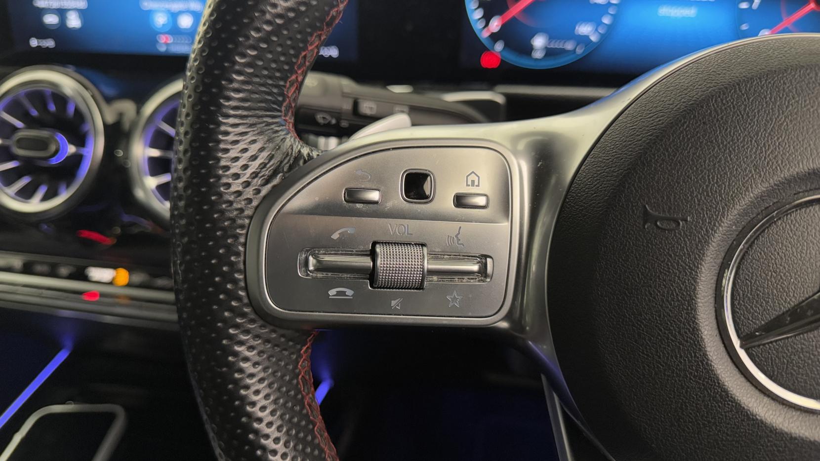 Mercedes-Benz GLB 1.3 GLB200 AMG Line Night Edition (Premium Plus) SUV 5dr Petrol 7G-DCT Euro 6 (s/s) (163 ps)