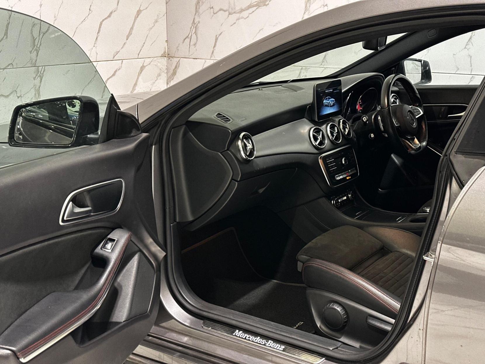 Mercedes-Benz CLA 1.6 CLA200 AMG Line Night Edition Coupe 7G-DCT Euro 6 (s/s) 4dr