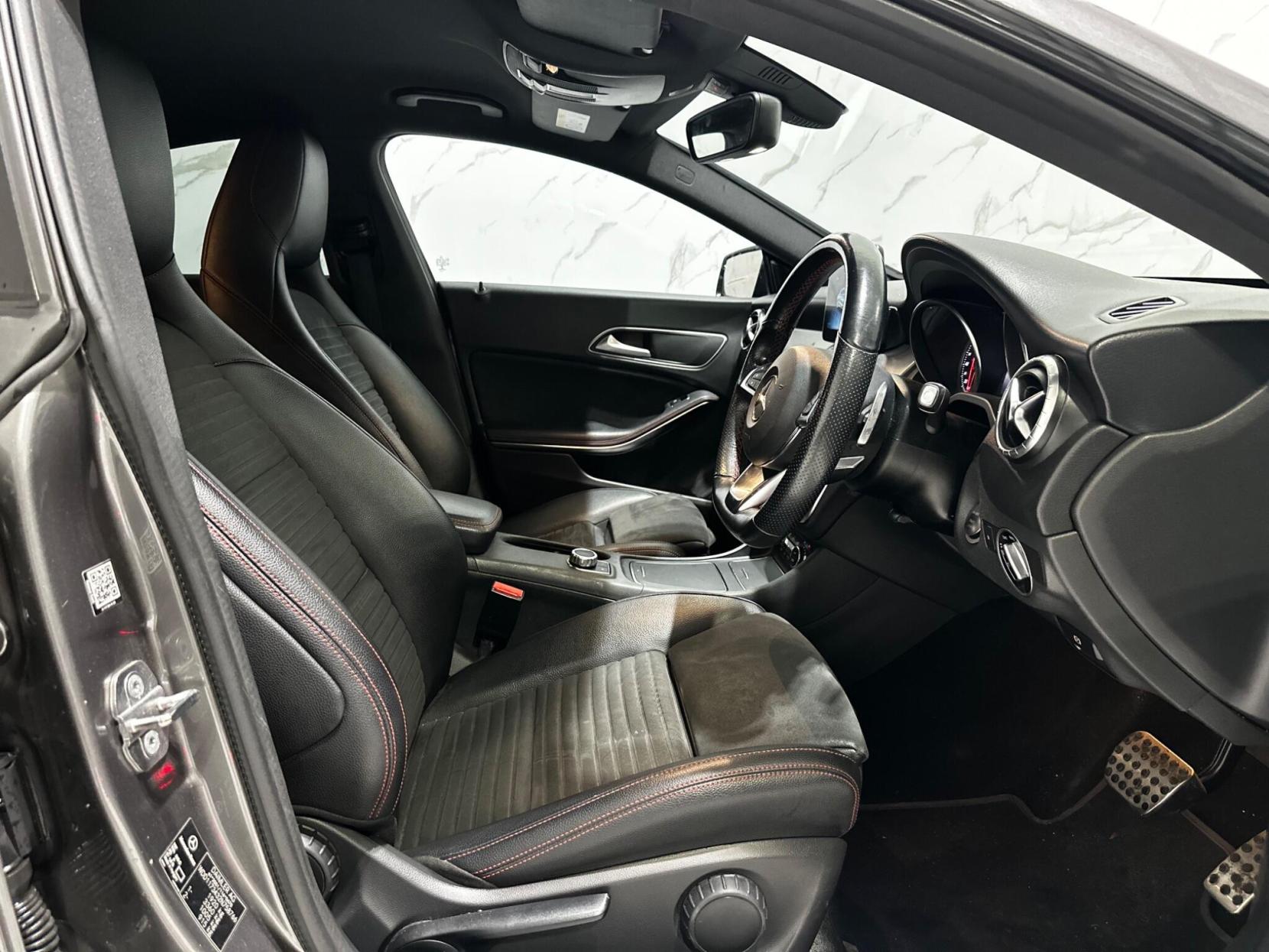 Mercedes-Benz CLA 1.6 CLA200 AMG Line Night Edition Coupe 7G-DCT Euro 6 (s/s) 4dr