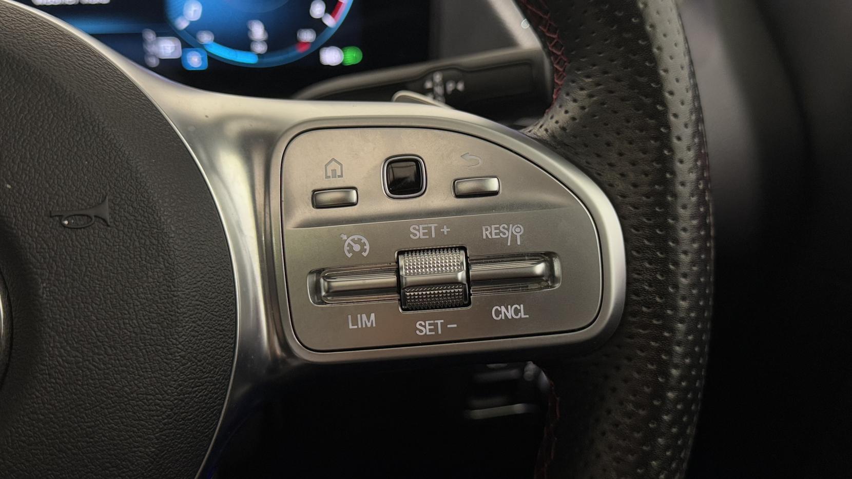 Mercedes-Benz GLA 1.3 GLA200 AMG Line (Premium Plus) SUV 5dr Petrol 7G-DCT Euro 6 (s/s) (163 ps)