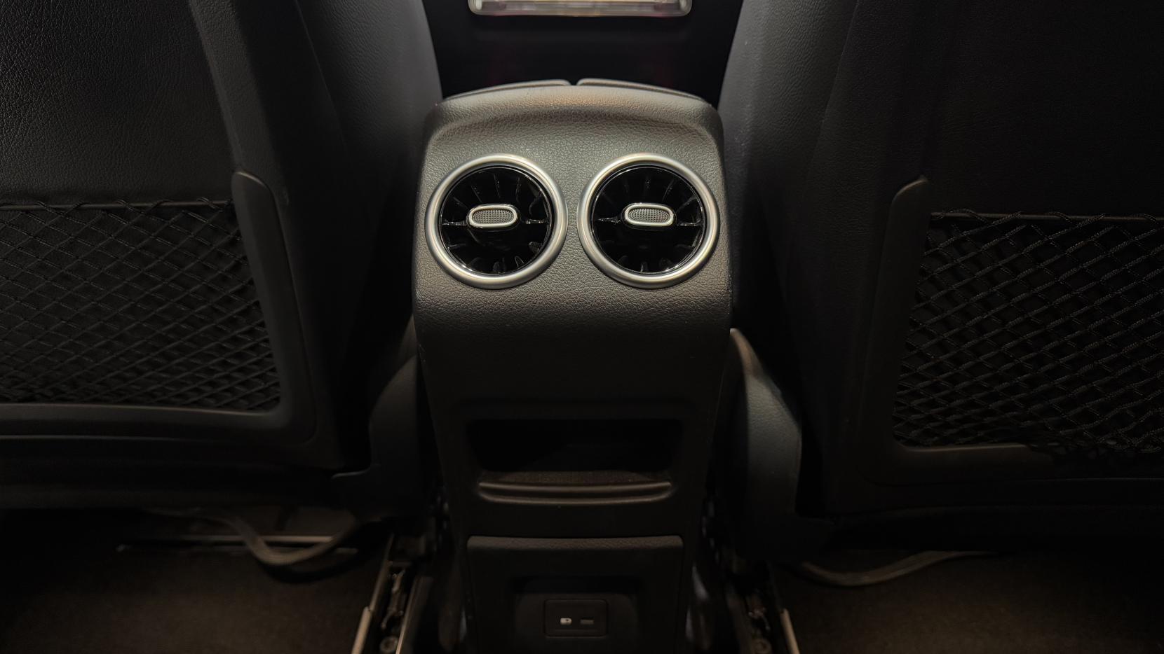 Mercedes-Benz GLA 1.3 GLA200 AMG Line (Premium Plus) SUV 5dr Petrol 7G-DCT Euro 6 (s/s) (163 ps)