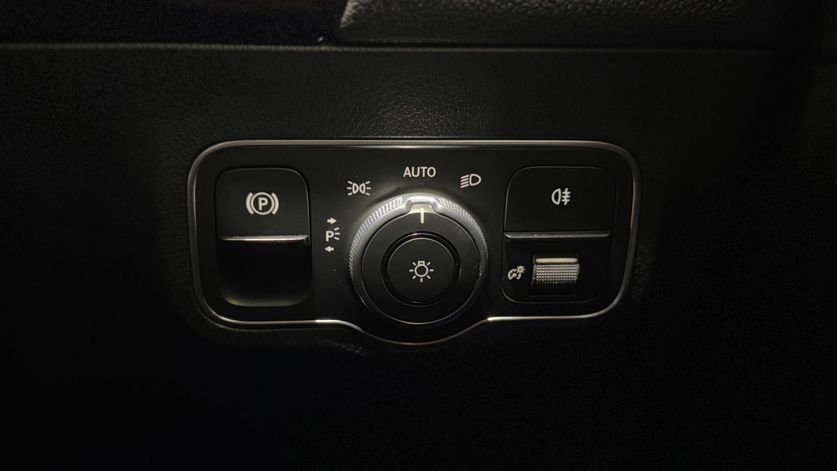 Mercedes-Benz GLA 1.3 GLA200 AMG Line (Premium Plus) SUV 5dr Petrol 7G-DCT Euro 6 (s/s) (163 ps)