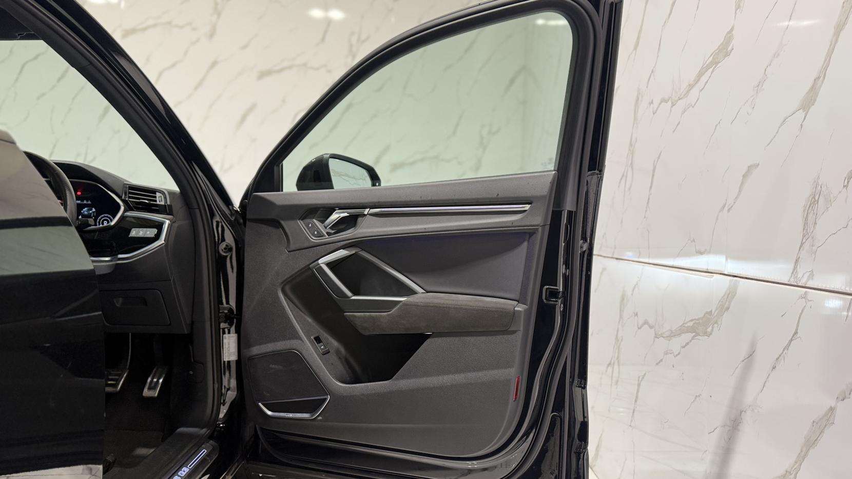 Audi RS Q3 2.5 TFSI Vorsprung Sportback 5dr Petrol S Tronic quattro Euro 6 (s/s) (400 ps)